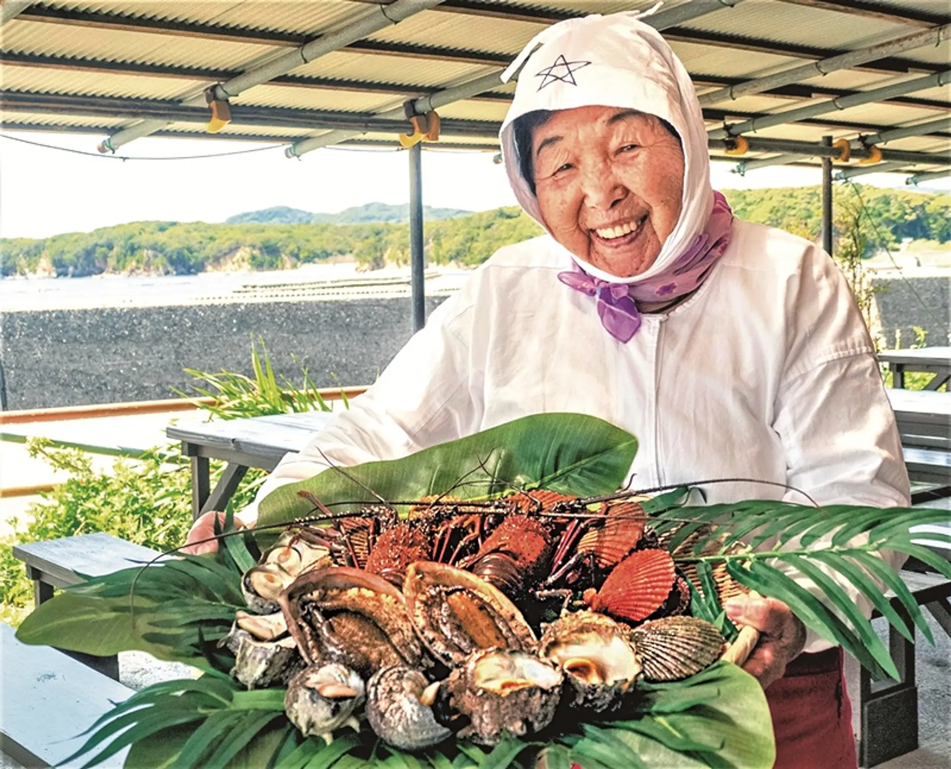海女小屋はちまんかまどの海女さん