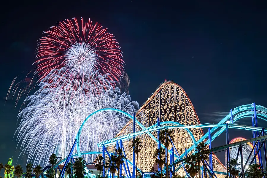長島温泉 開業60周年 「花火大競演」（遊園地・ナガシマスパーランド）