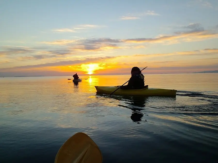 kayak au lever du soleil