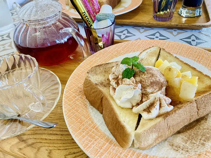 Tostada de canela con helado