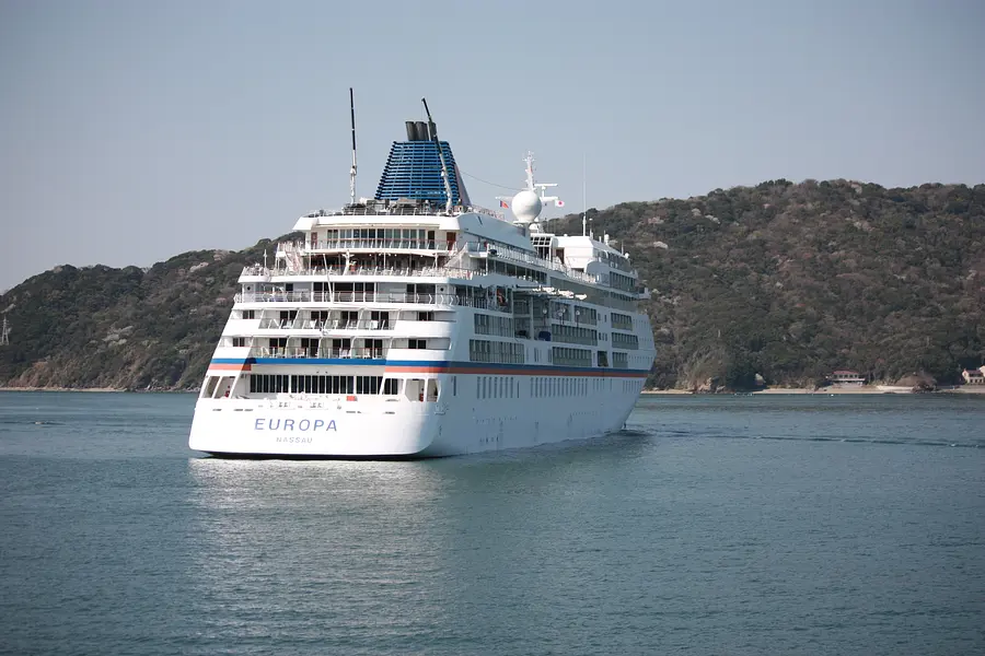 ¡El crucero de lujo “Europa” llega al puerto de Toba! !