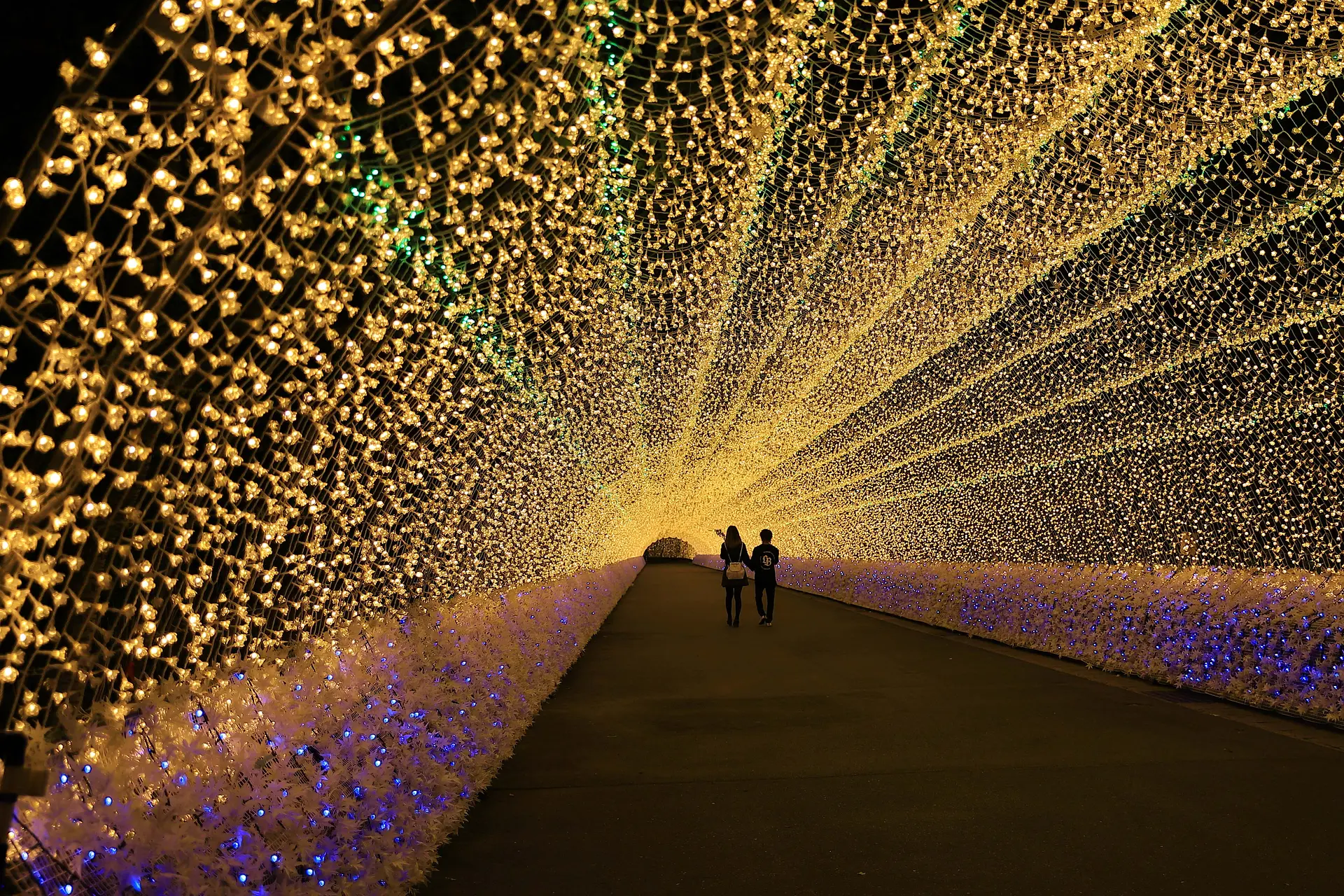 光りのトンネル