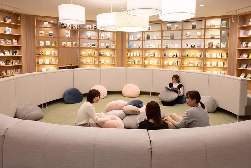 The Book Lounge is an intimate space where you can enjoy manga and books while also working.