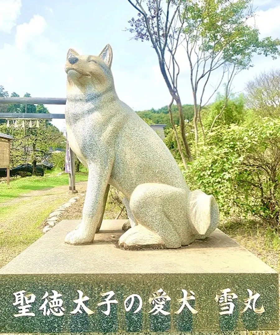聖徳太子の愛犬雪丸像