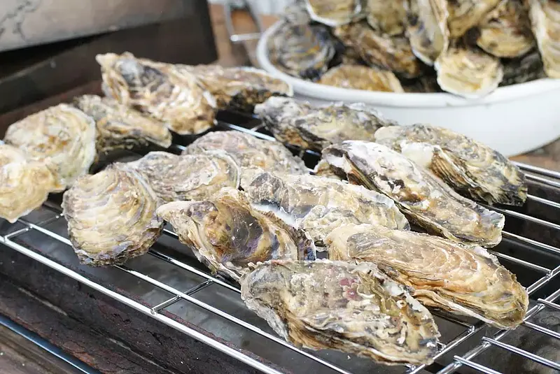 海上焼き牡蠣食べ放題 丸善水産