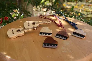 피아노 기타 (브로치 ※ 피아노는 목걸이로 바꿀 수 있습니다)