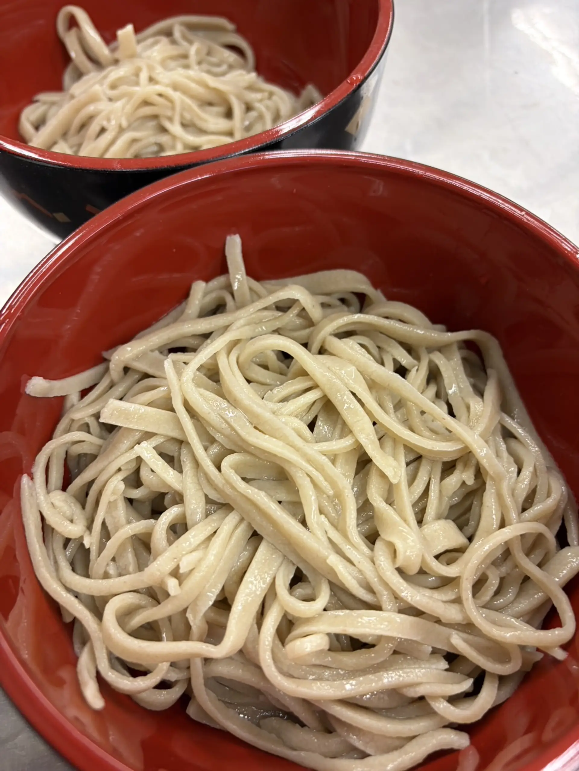 打ったお蕎麦はその場で茹でてくれます