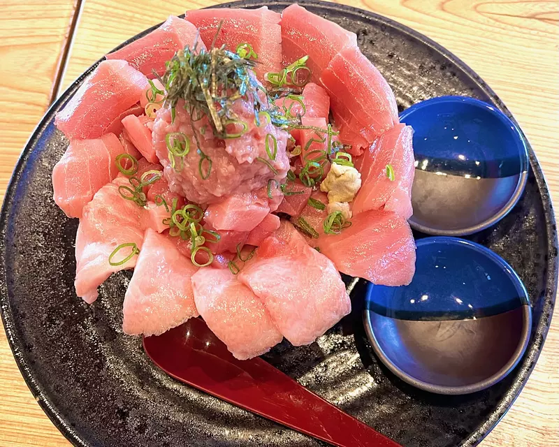 贅沢まぐろ丼