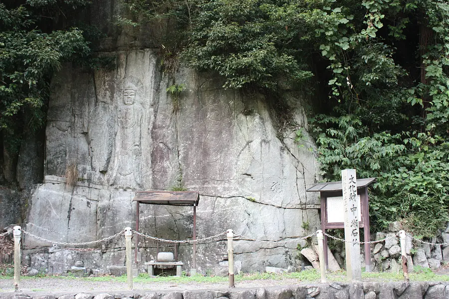 中ノ瀬磨崖仏1