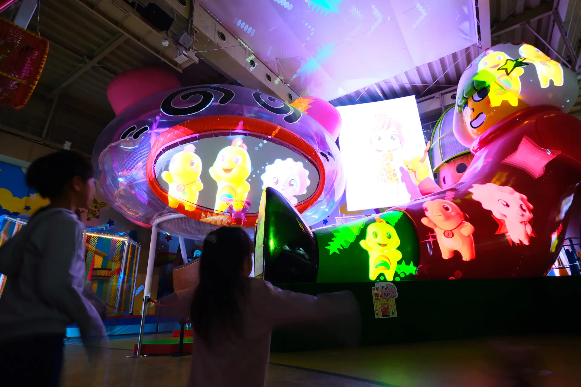 観るだけじゃない、参加できるショー～恐竜と一緒に・ぴょんぴょんダンス～