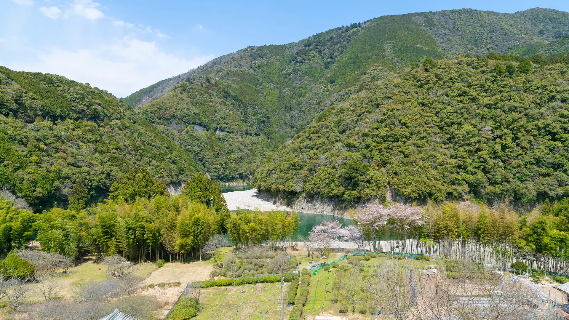 集落内から見た山々