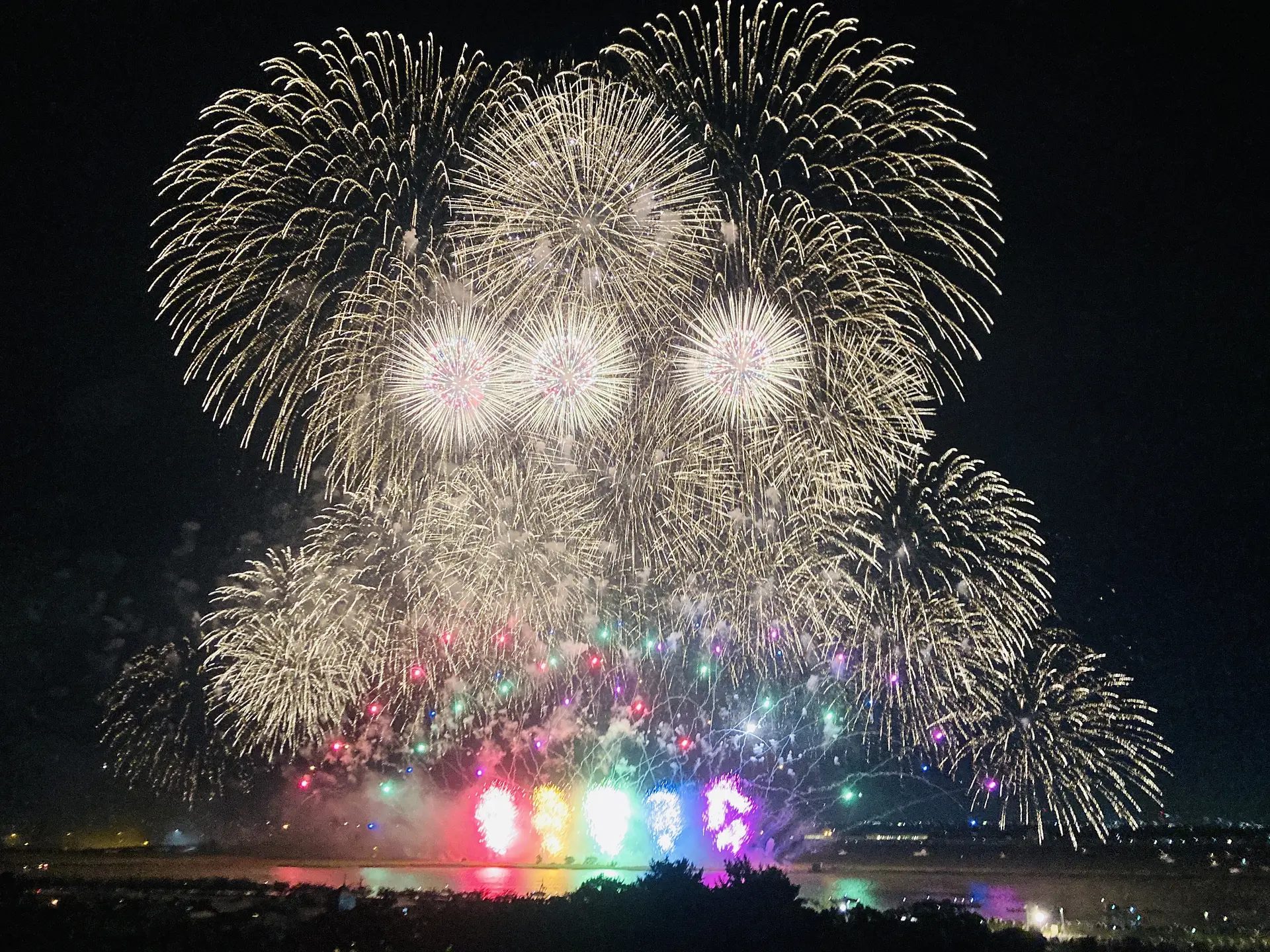 桑名水郷花火大会2025年の日程は?チケットの販売はある 桑名水郷花火大会2025年の日程は?チケットの販売はある