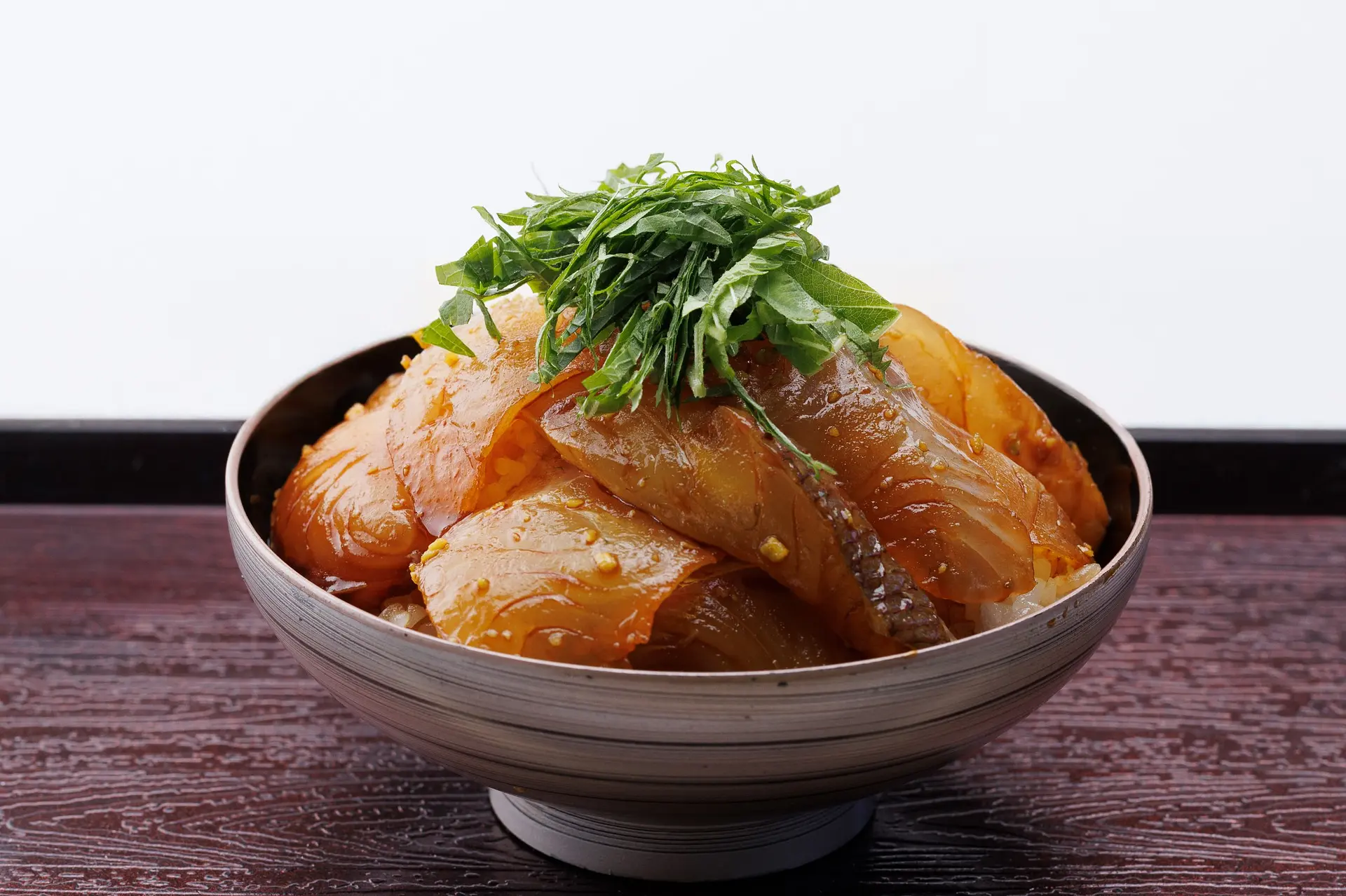 「さしみ醤油の漬け丼」
