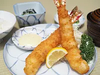提供豐盛漁家料理的餐廳海老丸（Ebi-maru）”