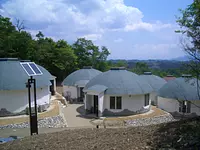 Centro residencial de aprendizaje sobre alimentación y agricultura de OKAERI Village (granja hecha a mano Mokumoku)
