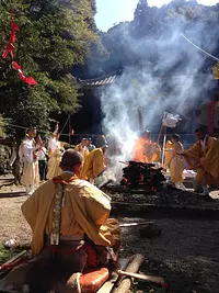 Festival d'ouverture des portes du printemps au sommet de la montagne d'Ise (temple Iifukuda)