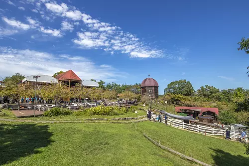 You can also enjoy the seasonal scenery of Iga's Satoyama.