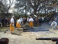 Caminata sobre el fuego (ceremonia de primavera)