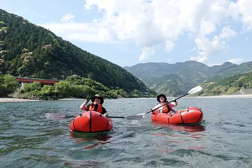 Expérience Packraft &quot;Kumano Kodo sur la rivière&quot; Rafting sur la rivière Kumano