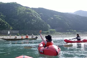 팩 래프트 체험 「강의 구마노 고도」구마노 강에서 강하