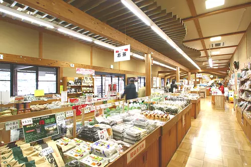 À l'intérieur du magasin