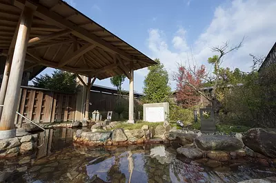 伊賀にある温泉複合施設「さるびの」は閑静な森に囲まれたロケーションが最大の魅力！温泉にほっこり癒されてきました♪