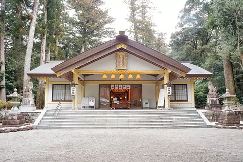 Le sanctuaire Tonomiya Shiho, dans la ville de Taiki, est le seul sanctuaire au Japon nommé « Atama no Miya ». Faites le plein de vertus divines liées à la « tête » et à la « sagesse » !