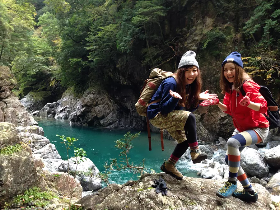 エメラルドグリーン