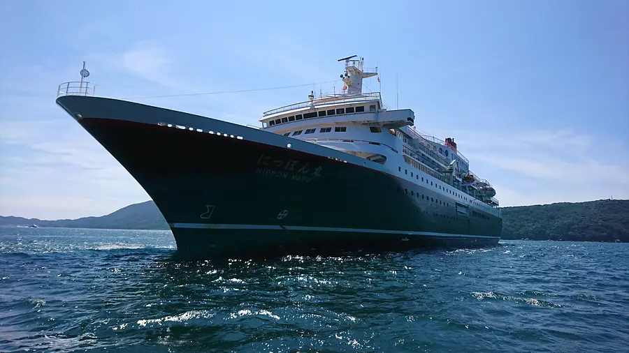 Large cruise ship Nippon Maru calls at Toba Port! !