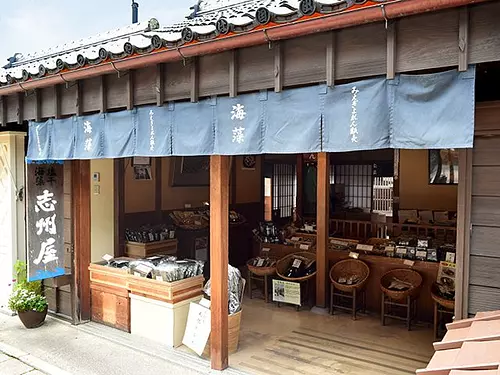 ร้านสาหร่ายในอิเสะ ชิมะ “Mie Gyoren Sales”