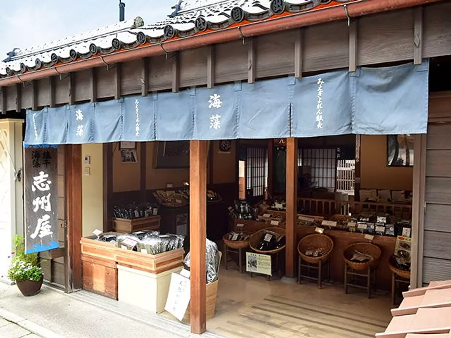 ร้านสาหร่ายในอิเสะ ชิมะ “Mie Gyoren Sales”