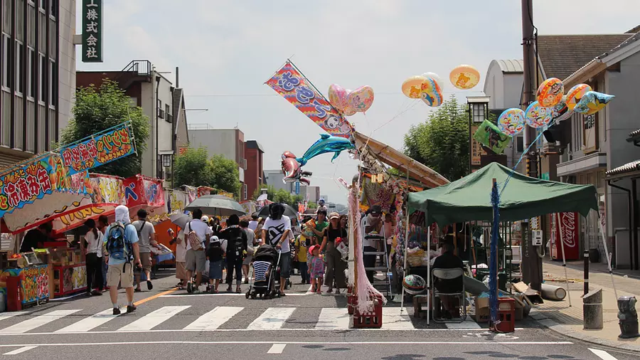 Festival animado de verano ciudad de Iga