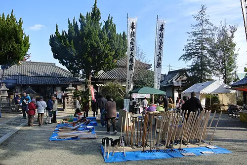 Agricultural equipment such as plows and hoes are lined up in Atago City.