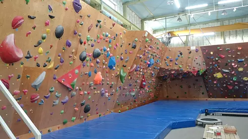 cañón del gimnasio de escalada