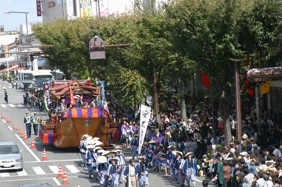 Festival Tsu : bateau flottant japonais Anotsumaru