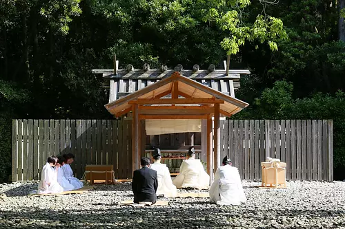 Primer festival para tejer ropa kami [Ise Jingu Kamifuku Loom Shrine/Kamimasokuki Den Shrine]