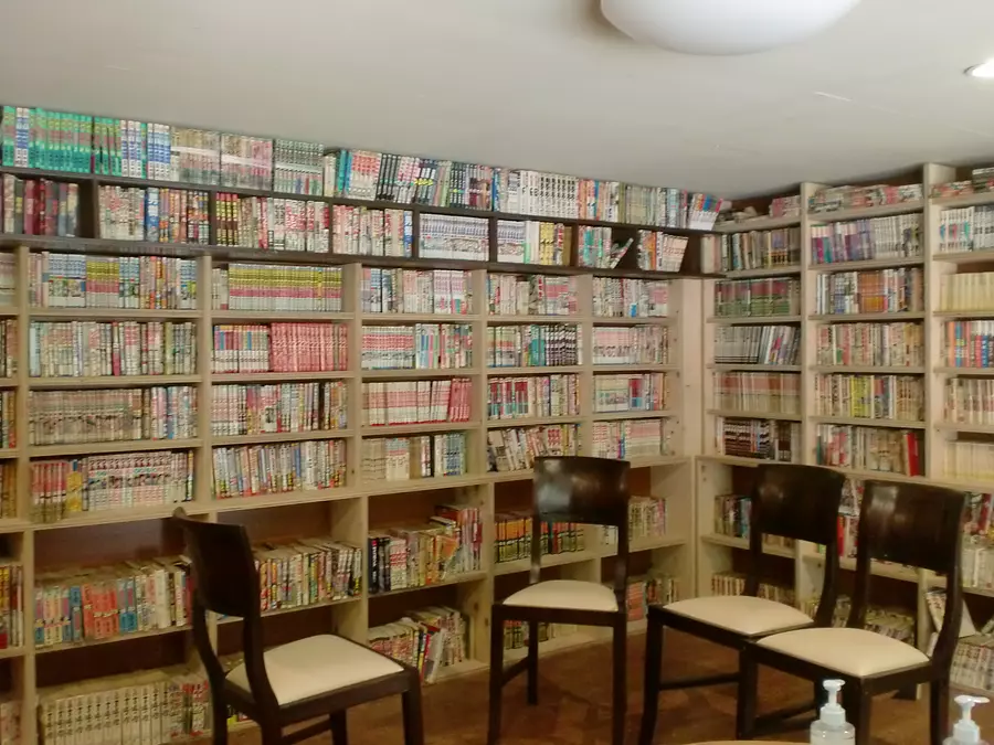 まんが図書館中