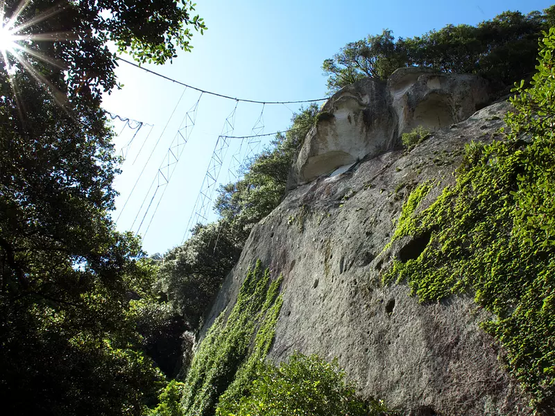 Roca gigante de objeto sagrado.