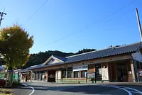 Centre d&#39;échange d&#39;informations touristiques de Hidamari devant la gare d&#39;Ise-Okutsu, ville de Tsu