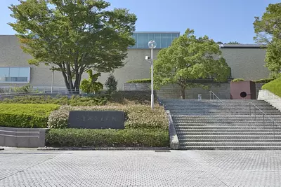 三重県立美術館：外観