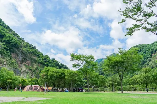 我們在青川峽谷露營公園（AogawakyoCampingPark）度過了輕鬆的露營時光！