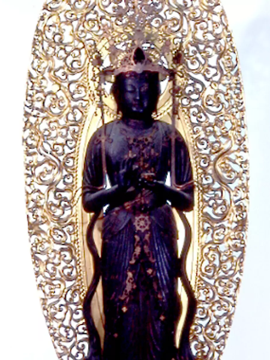 Estatua de madera de San Kannon