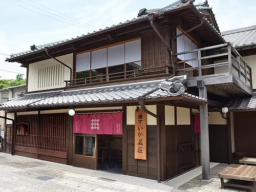 Oyster cuisine in Matoya Bay “Yokocho Ikadaso”