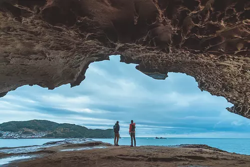 ¡Disfrute de un recorrido a pie por sitios declarados Patrimonio de la Humanidad como la ruta Kumano Kodo Iseji, el paso Matsumoto, la playa Shichirimihama y Onigajo en los alrededores! Presentamos lugares y formas de disfrutar del montañismo que puede visitar de manera segura incluso si es nuevo en el montañismo o trae a sus hijos con usted.