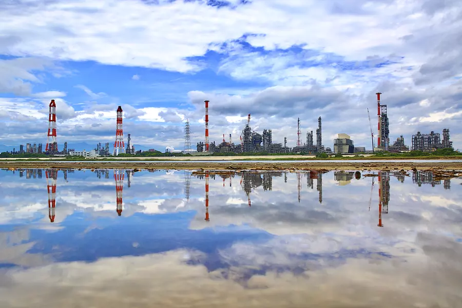 四日市工場の雨上がり