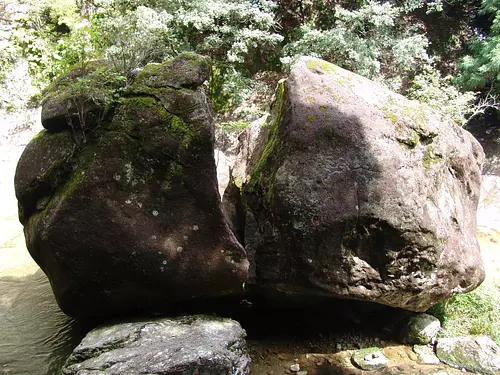 桃太郎岩