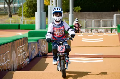 鈴鹿サーキットの新バイクアトラクション！モトファイター＆アクロバイク＆キッズバイク＆ピンキーバイクが子どもたちの挑戦心をくすぐる！