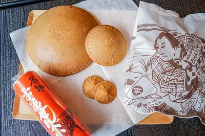 津の銘菓 平治煎餅。笠の形の由来には、ちょっと悲しい物語が！？優しい味を生み出す製造現場にも密着してきました！