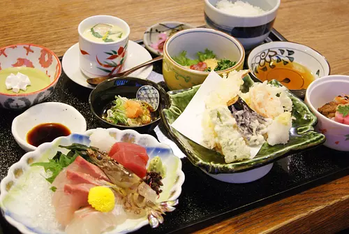 川越町（KawagoeTown）推荐！我到处吃中华料理“乐山乡”和日本料理“Tomoya”♪