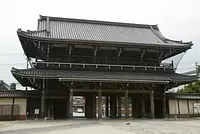SENJUJIHeadTempleoftheShinshuTakadaSchool Temple Gate